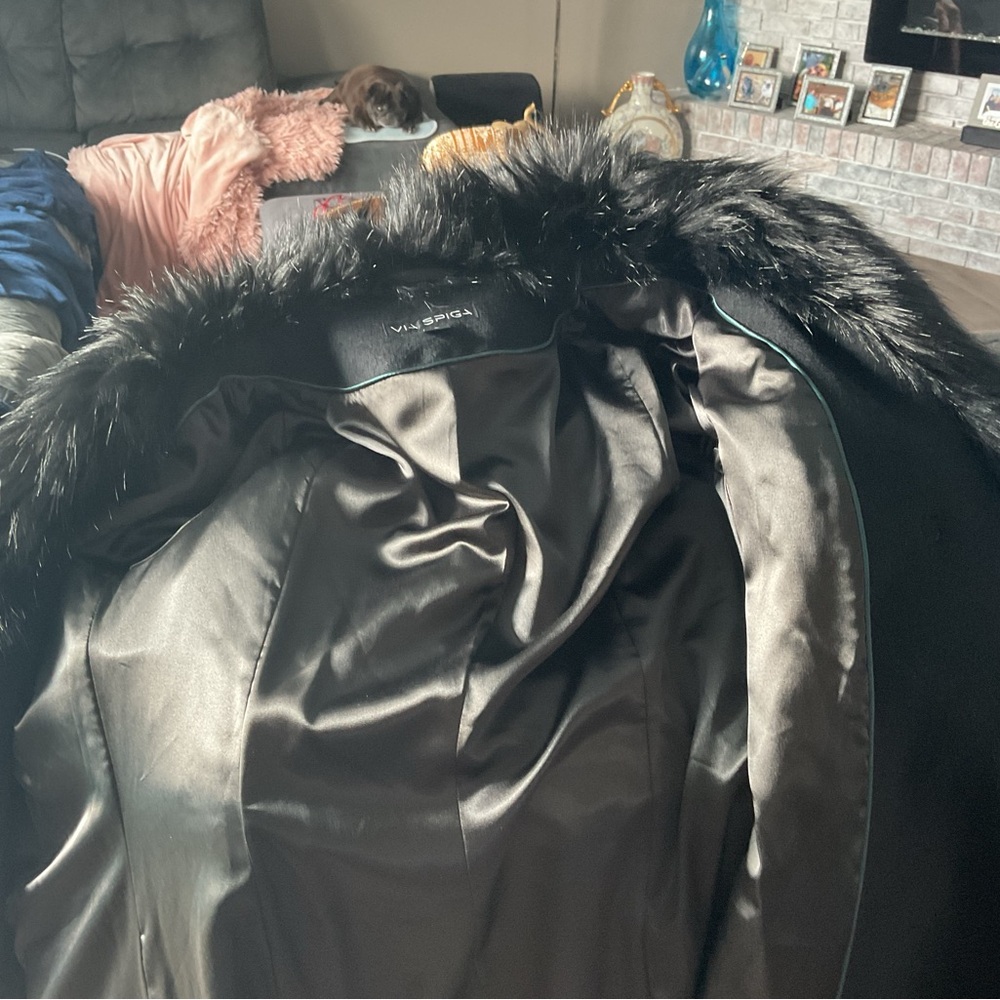 Via Spiga Elegant Black Coat with Faux Fur - Picture 5 of 7